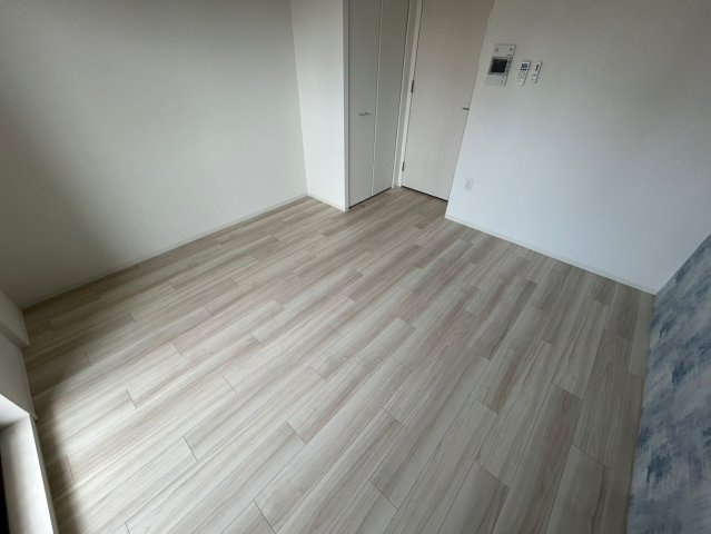 セレニテ難波プリエの洋室