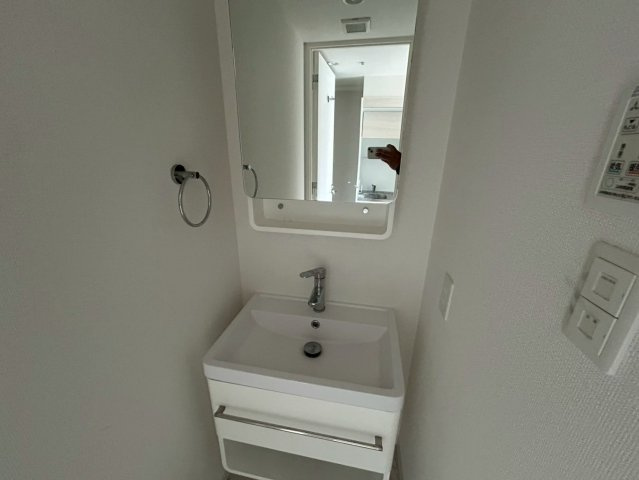 セレニテ難波プリエの洗面所