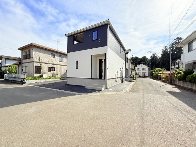 つくば市自由ケ丘第9　新築戸建の前面道路含む現地写真