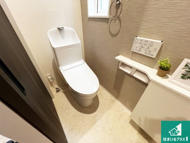 大阪府岸和田市南町　新築一戸建てのトイレ|1・2階の2ヶ所にあるので、朝の忙しい時間の順番待ちもなく、深夜の利用にも大変便利です。