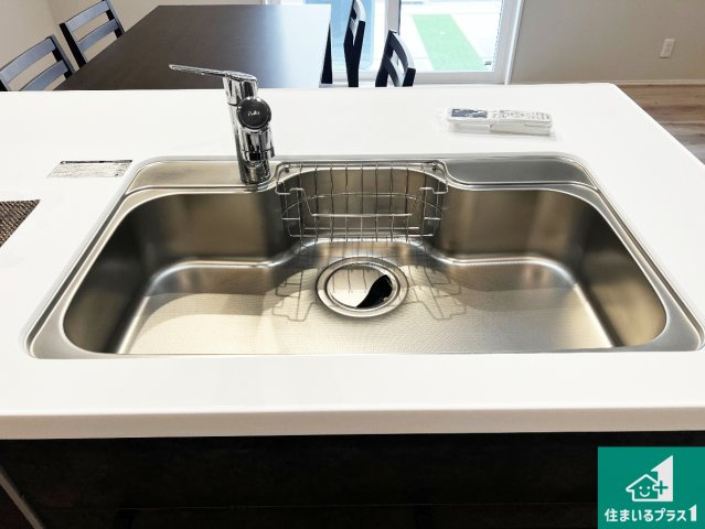 大阪府岸和田市南町　新築一戸建ての設備|広々としたシンクで食器洗いも楽々！