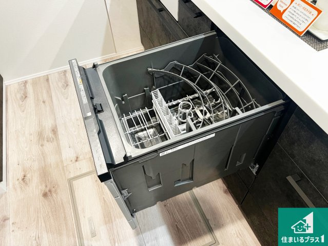 大阪府岸和田市南町　新築一戸建ての設備|食事後の一仕事、食器洗いをボタン一つでお任せできちゃいます！場所を取らないビルトイン式なので、お料理スペースもしっかり確保！