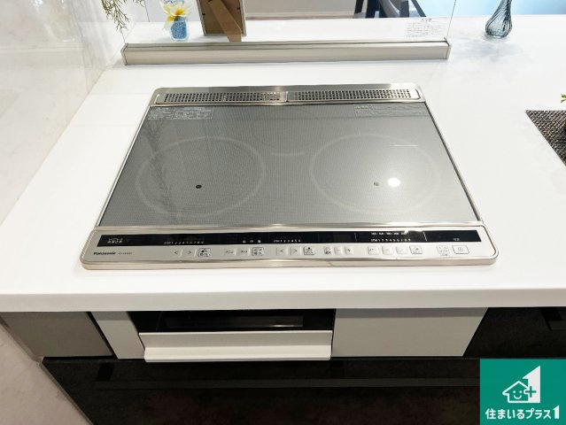 大阪府岸和田市南町　新築一戸建ての設備|火を使わないので、安心なＩＨコンロ！でこぼこが無い構造なので、掃除もしやすく清潔に保てます！