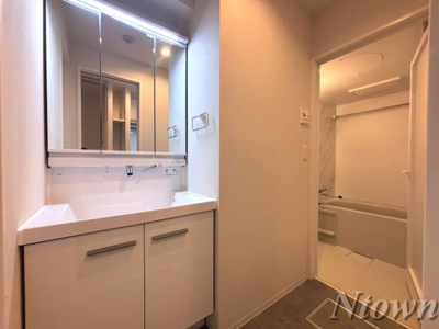 【洗面所】 | GranVia丸の内 | 広い洗面スペース