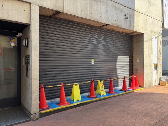 タケミカビルの外観|西側出入口