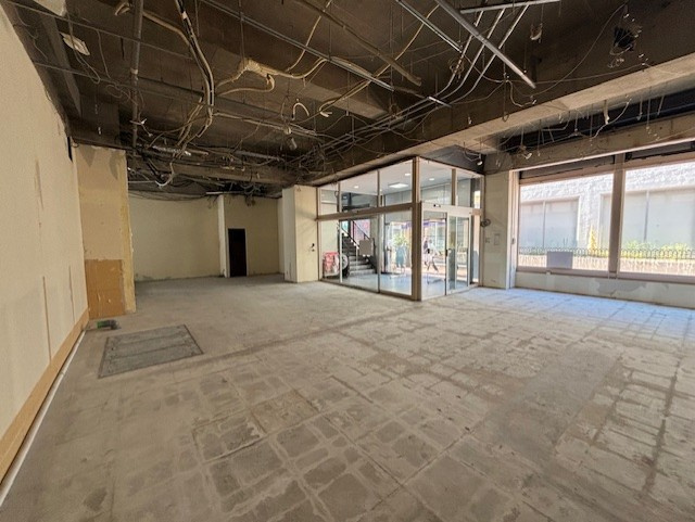 タケミカビルの内装