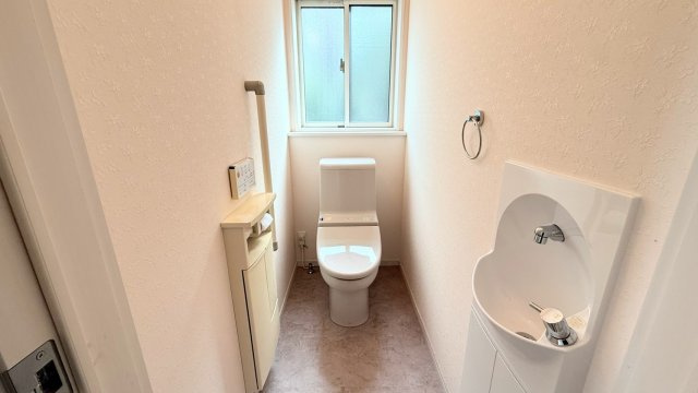 旭市南堀之内　中古戸建２棟のトイレ