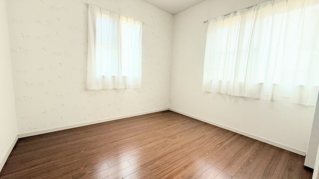 旭市南堀之内　中古戸建２棟の洋室