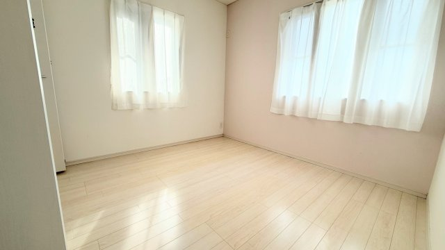 旭市南堀之内　中古戸建２棟の洋室