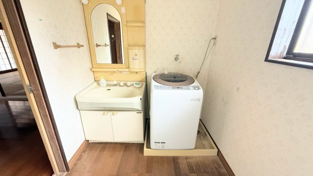 旭市南堀之内　中古戸建２棟の独立洗面台