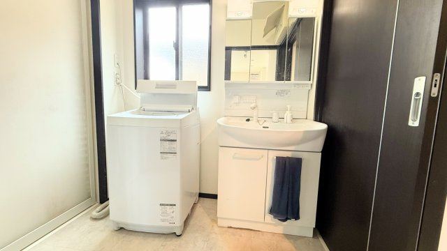 旭市南堀之内　中古戸建２棟の独立洗面台