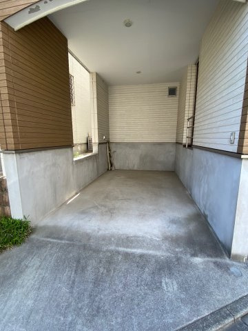 前野町戸建の駐車場