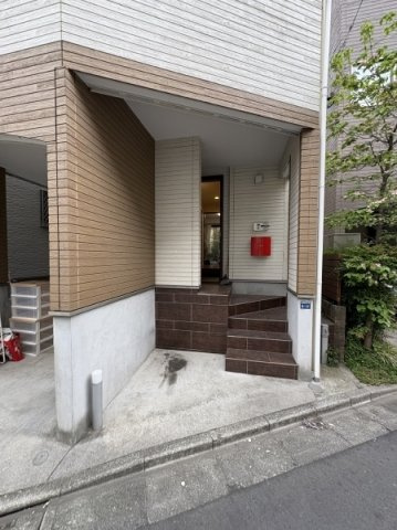 前野町戸建のエントランス