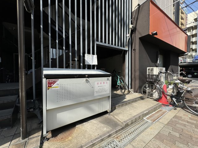 マンションブルースカイのエントランス