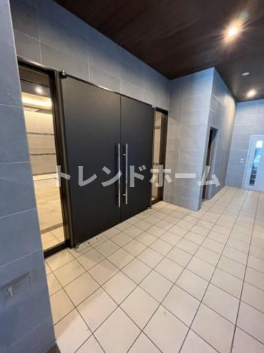 リアライズ天満橋のエントランス|選べる家電プランあり！！