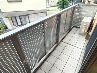 広島市安佐北区亀山５丁目のアパートのバルコニー