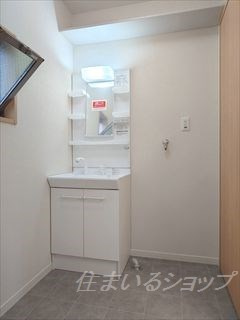広島市安佐北区亀山５丁目のアパートの洗面所|シャンプードレッサー新品