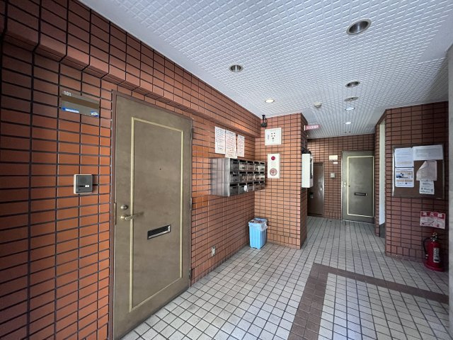 メゾンサンライズのエントランス