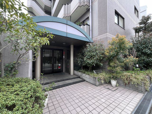 ファミールグランデのエントランス