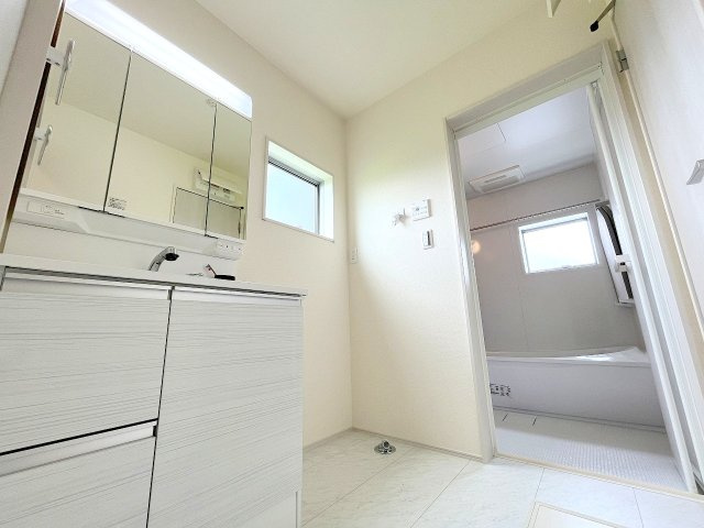 あきる野市野辺　全５棟の洗面所