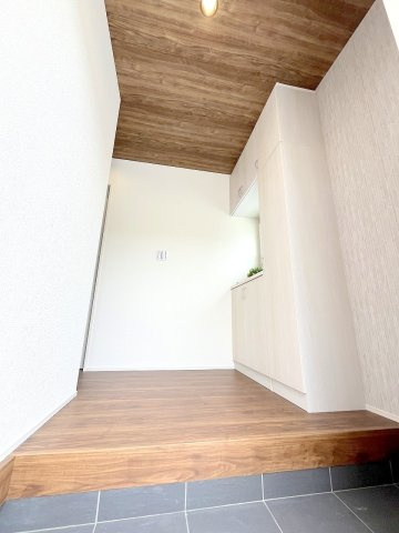 あきる野市野辺　全５棟の玄関