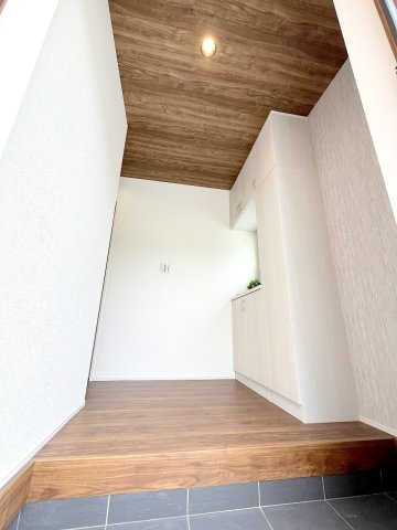 あきる野市野辺　全５棟の玄関