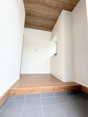 あきる野市野辺　全５棟の玄関