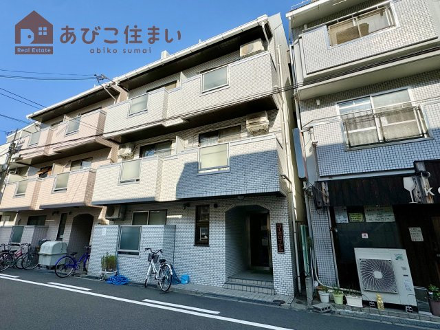 コーポロイヤルの外観