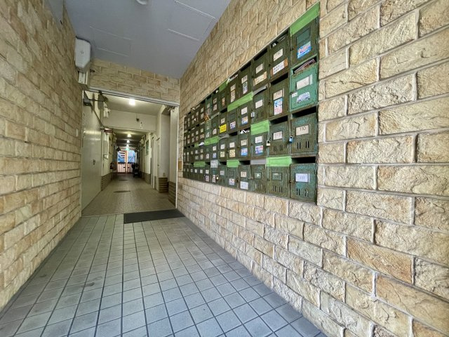 長居グランドハイツのエントランス