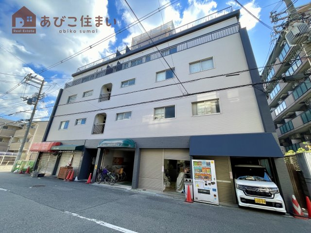 長居グランドハイツの外観