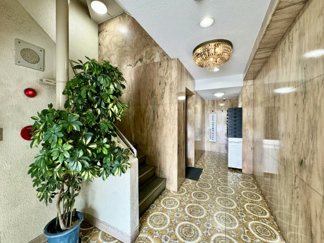 東和グランドハイツのロビー