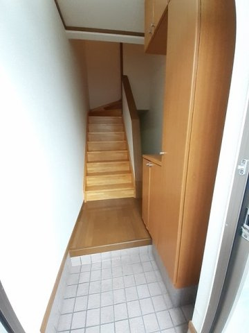 ファミールメゾンＡの玄関
