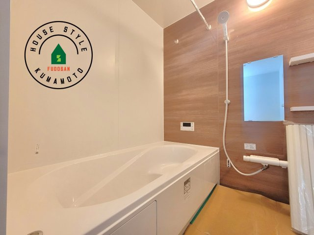 熊本市東区三郎2丁目第1-1棟（1号棟）　の浴室|1日の疲れを癒してくれる広々バスルーム。雨の日のお洗濯にも大活躍な浴室乾燥機付です！