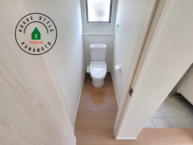 熊本市東区三郎2丁目第1-1棟（1号棟）　のトイレ|温水洗浄便座を完備しております。2ヶ所にトイレがあるのは朝の慌ただしい時間も安心です。
