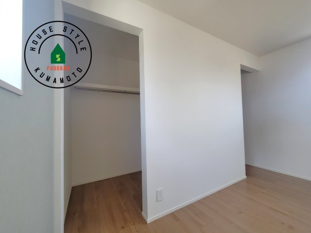 熊本市東区三郎2丁目第1-1棟（1号棟）　の収納|洋服や大きな荷物が多い方や人数の多いご家族などは、一般的なクローゼットよりもウォークインクローゼットのほうが使い勝手が良いです。