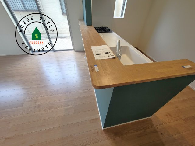 熊本市東区三郎2丁目第1-1棟（1号棟）　のダイニング|キッチンから立ち込める香りが今日の料理を期待させます。