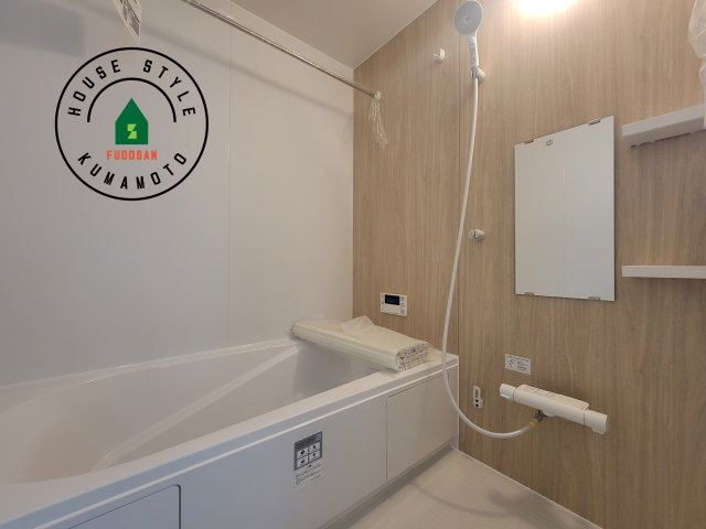 熊本市南区田井島2丁目第1-3棟（1号棟）　の浴室|ウ窓もあるので換気も安心ですね。同社仕様。1日の疲れを癒してくれる広々バスルーム。雨の日のお洗濯にも大活躍な浴室乾燥機付です！