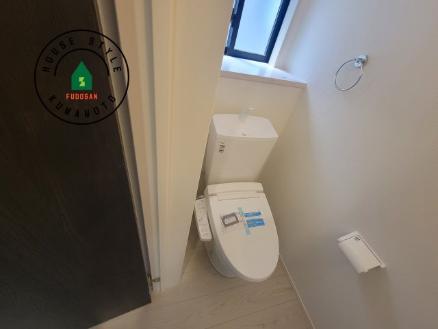 熊本市南区田井島2丁目第1-3棟（1号棟）　のトイレ|温水洗浄便座を完備しております。2ヶ所にトイレがあるのは朝の慌ただしい時間も安心です。