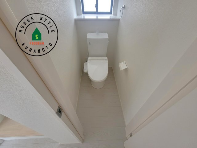 熊本市南区田井島2丁目第1-3棟（2号棟）　のトイレ|温水洗浄便座を完備しております。2ヶ所にトイレがあるのは朝の慌ただしい時間も安心です。