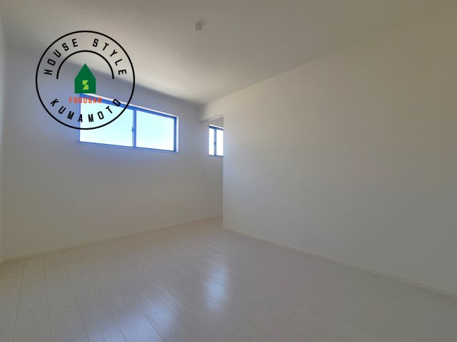 熊本市南区田井島2丁目第1-3棟（2号棟）　の洋室|柔らかい陽光が差し込む明るいお部屋を演出する設計。彩光の取れる窓が気持ちの良いお部屋を創り上げます。