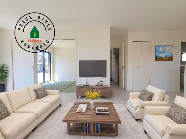 熊本市南区田井島2丁目第1-3棟（2号棟）　の居間・リビング|明るく開放的なリビングダイニングは豊かな陽光が注ぎ込み、やすらぎの空間を演出してくれます。ご家族で楽しいひとときをお過ごし下さい。※家具はCGを合成したものです。