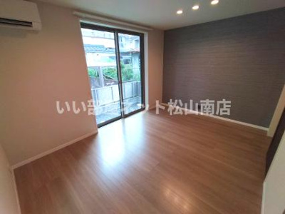 【内装】 | リコリス中一万