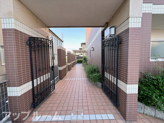 グランシーナ新町のエントランス