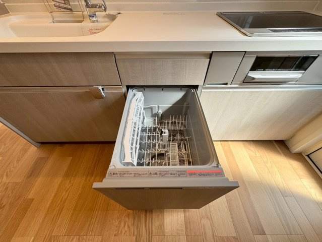 SUN COURTーサンコート－小倉南区津田3丁目【小倉南区　新築戸建て】のキッチン|食器洗乾燥機付で忙しいママをサポート　【小倉南区　新築戸建て】