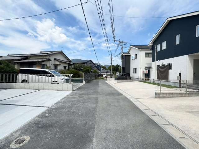SUN COURTーサンコート－小倉南区津田3丁目【小倉南区　新築戸建て】の前面道路含む現地写真|現地撮影　2025,10,2　SUN COURTーサンコート－小倉南区津田3丁目【小倉南区　新築戸建て】