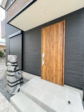 SUN COURTーサンコート－小倉南区津田3丁目【小倉南区　新築戸建て】の玄関|玄関は遠隔でドアの開閉ができ、お荷物が多い時にも便利です。【小倉南区　新築戸建て】