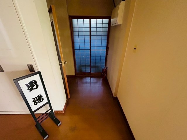 勇矢旅館の玄関