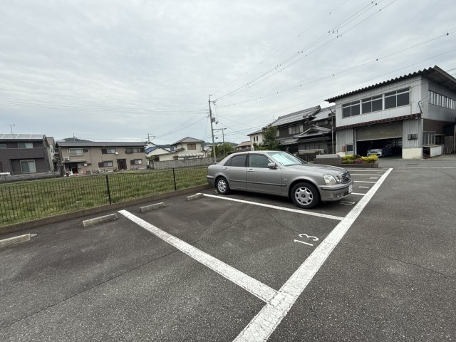 アイ・ディールの駐車場