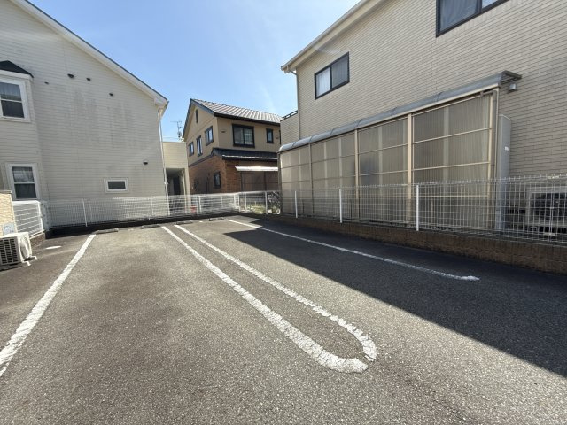クレーヴェルの駐車場