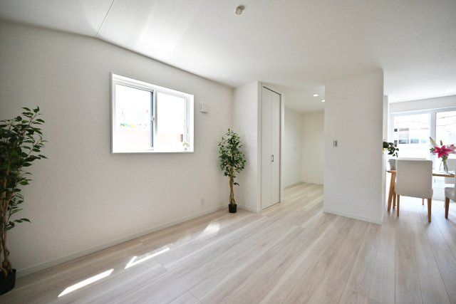 尼崎市浜田町５丁目新築一戸建ての外観|現在順調に建築中です。現地にて構造見学会開催中。今しか見られない建物の構造部分を見学してみませんか？お問合せお待ちしております。